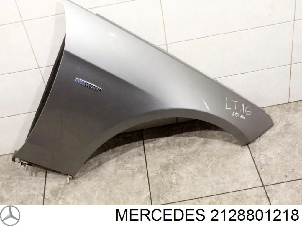 2128801218 Mercedes guardabarros delantero derecho