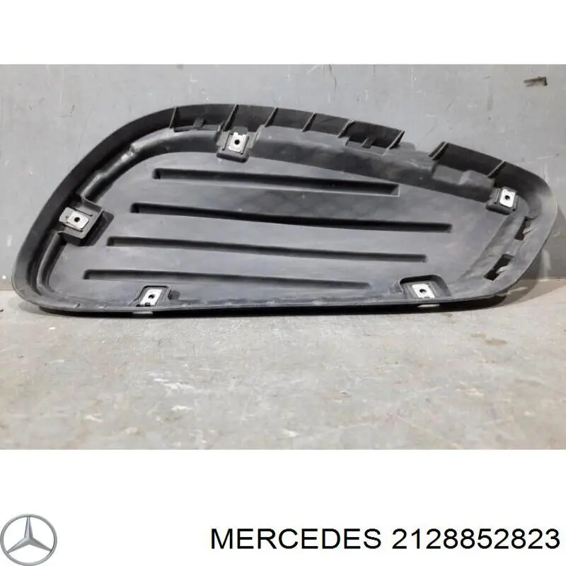 2128852823 Mercedes rejilla de antinieblas delantera derecha