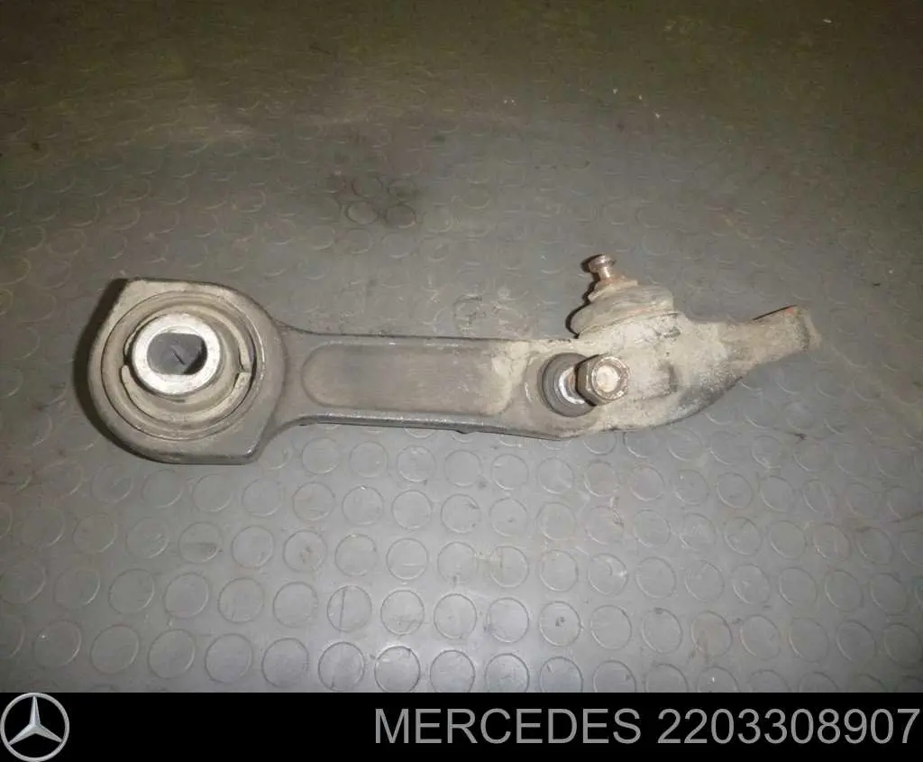 Brazo inferior izquierdo de la suspensión delantera Mercedes 2203308907 precio, desde 80,37 EUR