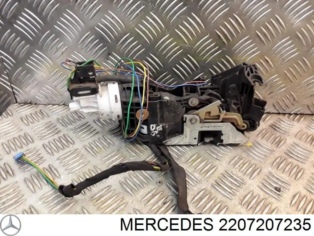 2207207235 Mercedes cerradura de puerta delantera derecha