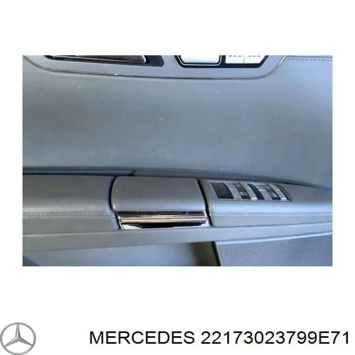 A22173023799E71 Mercedes guarnecido de puerta trasera izquierda