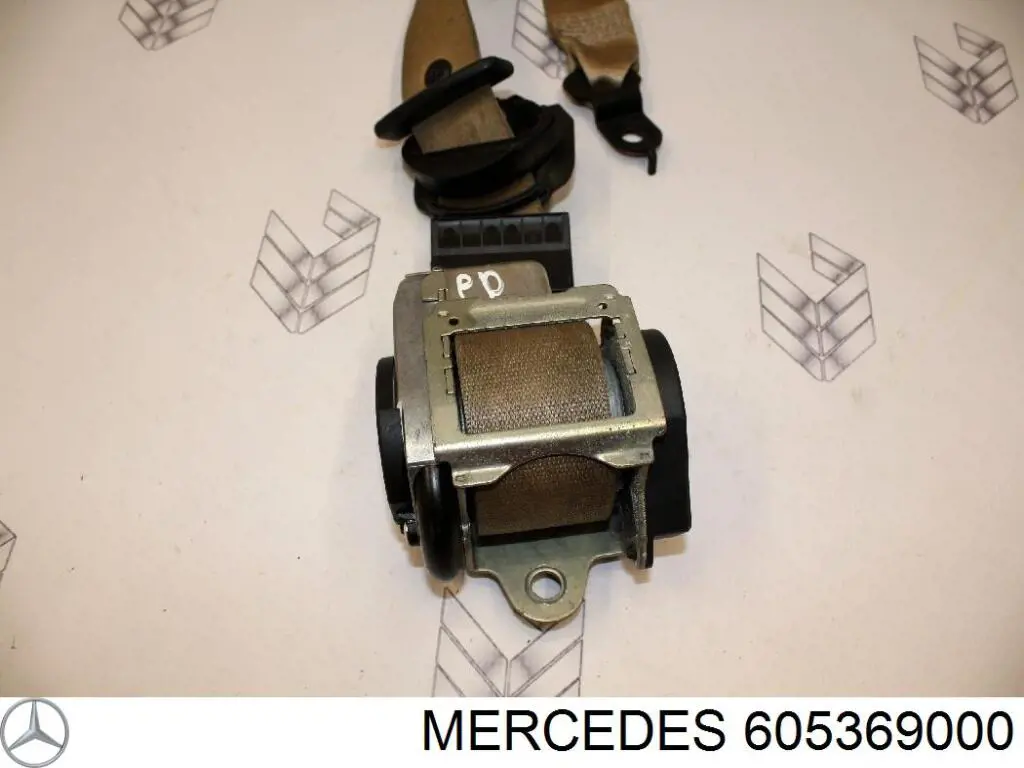 A21186002857F81 Mercedes cinturón de seguridad delantero derecho