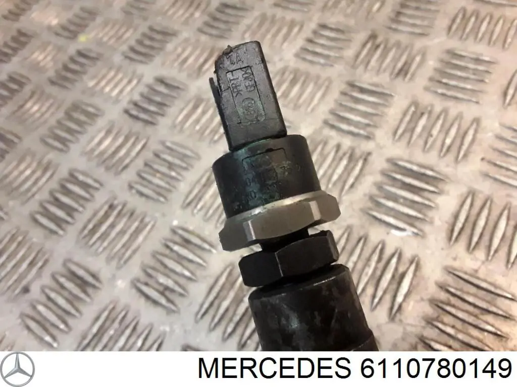 Válvula de presión de combustible Mercedes 6110780149