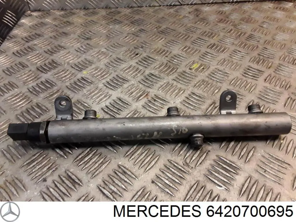 Rampa de inyectores derecha para Mercedes ML/GLE (W164)