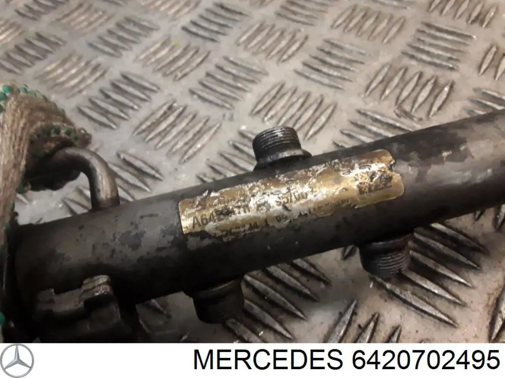 Rampa de combustible izquierda Mercedes 6420702495 precio, desde 178,60 EUR