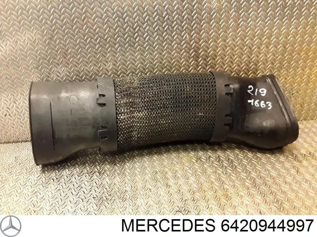 Caja del filtro de aire izquierda Mercedes 6420944997 precio, desde 68,24 EUR