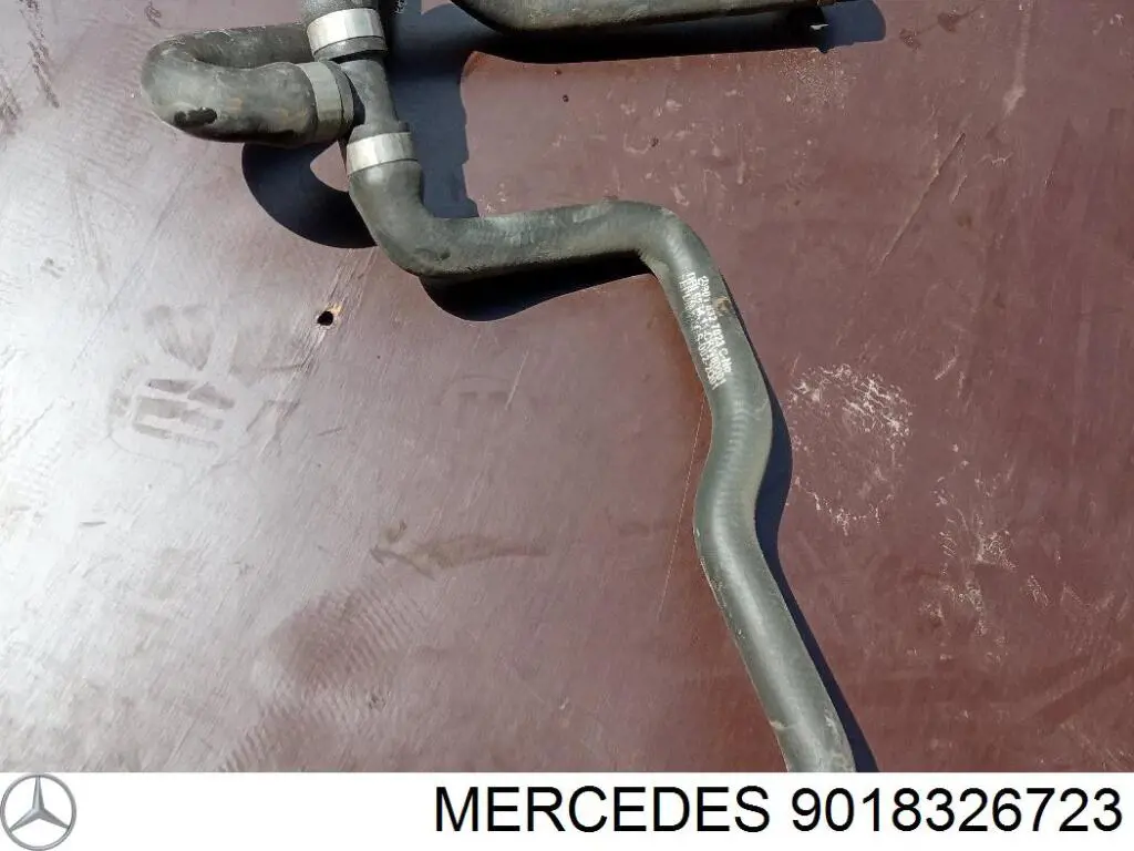 9018326723 Mercedes conducto refrigerante, bomba de agua, de recepción