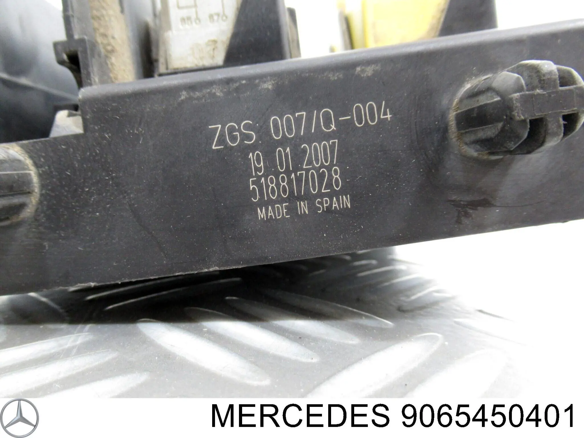 9065450401 Mercedes