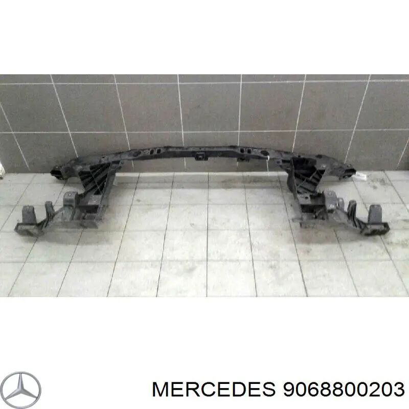 Panel de soporte del radiador y montaje de faros Mercedes 9068800203 precio, desde 111,23 EUR