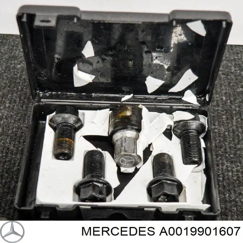 0019901607 Mercedes tornillo de rueda