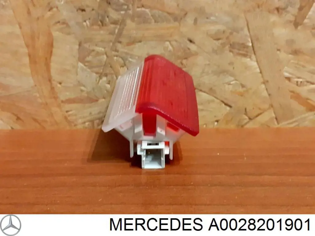 Lámpara de cortesía de puerta Mercedes A0028201901 precio, desde 26,48 EUR