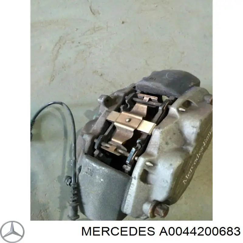 Pinza de freno delantera derecha A0074211698 Mercedes