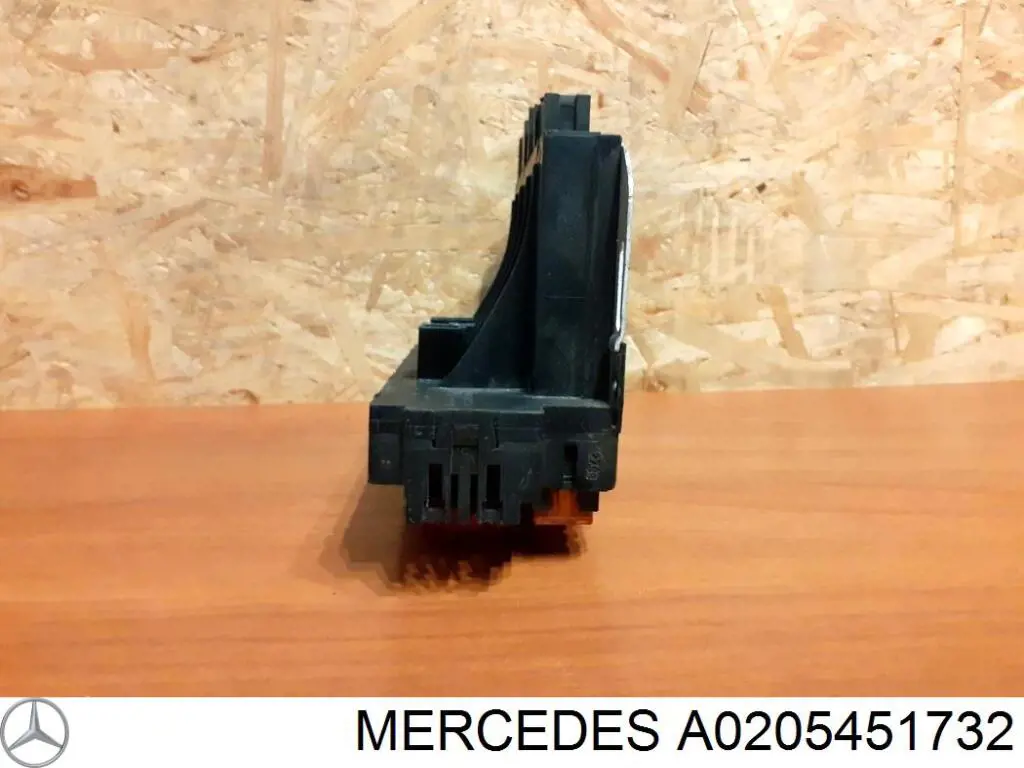 Comprar A0205451732 Mercedes Caja de fusibles