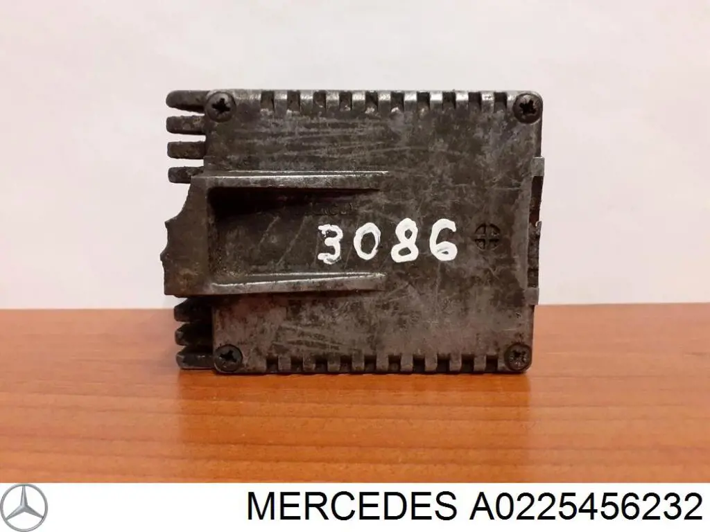 A0225456232 Mercedes control de velocidad de el ventilador de enfriamiento (unidad de control)