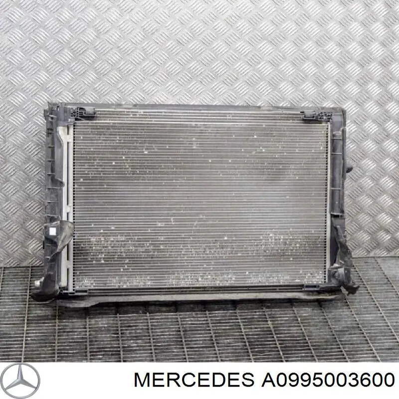 A0995003600 Mercedes radiador, refrigeración del motor adicional