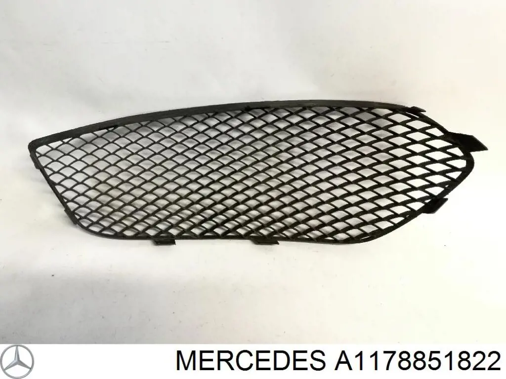 Rejilla derecha del parachoques delantero Mercedes A1178851822 precio, desde 23,46 EUR