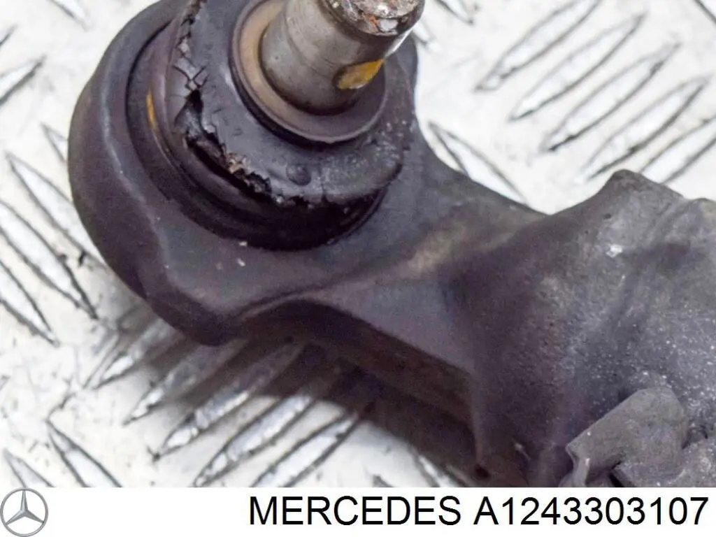 Brazo inferior derecho de la suspensión delantera Mercedes A1243303107