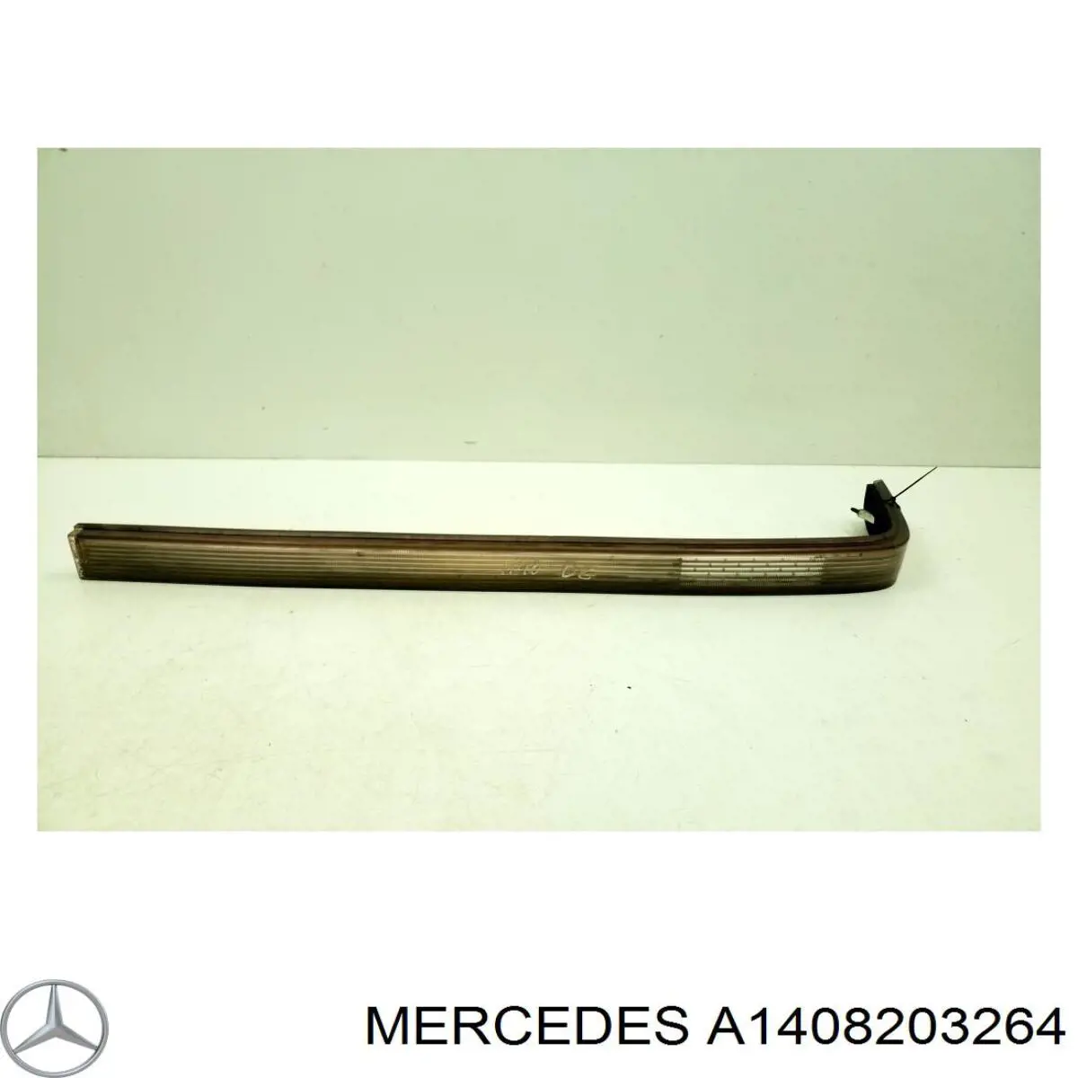 Cubierta para luz trasera Mercedes A1408204064 precio, desde 385,99 EUR
