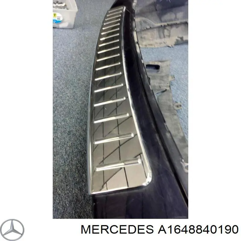 Protector superior del parachoques trasero (estribo) Mercedes A1648840190 precio, desde 101,56 EUR