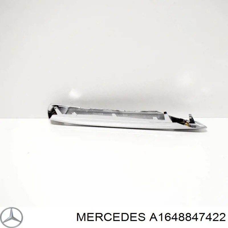 Moldura derecha del parachoques delantero Mercedes A1648847422 precio, desde 48,32 EUR