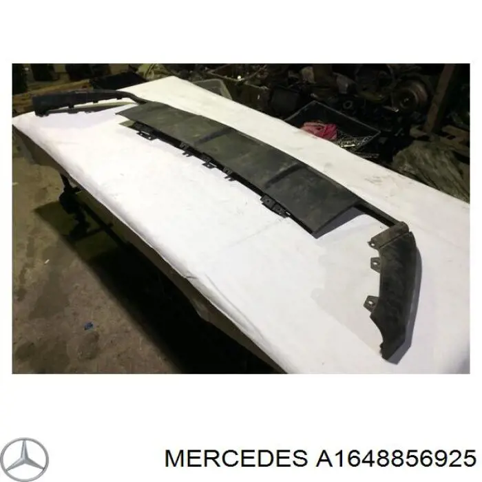 A16488569257C45 Mercedes parachoques trasero, parte inferior