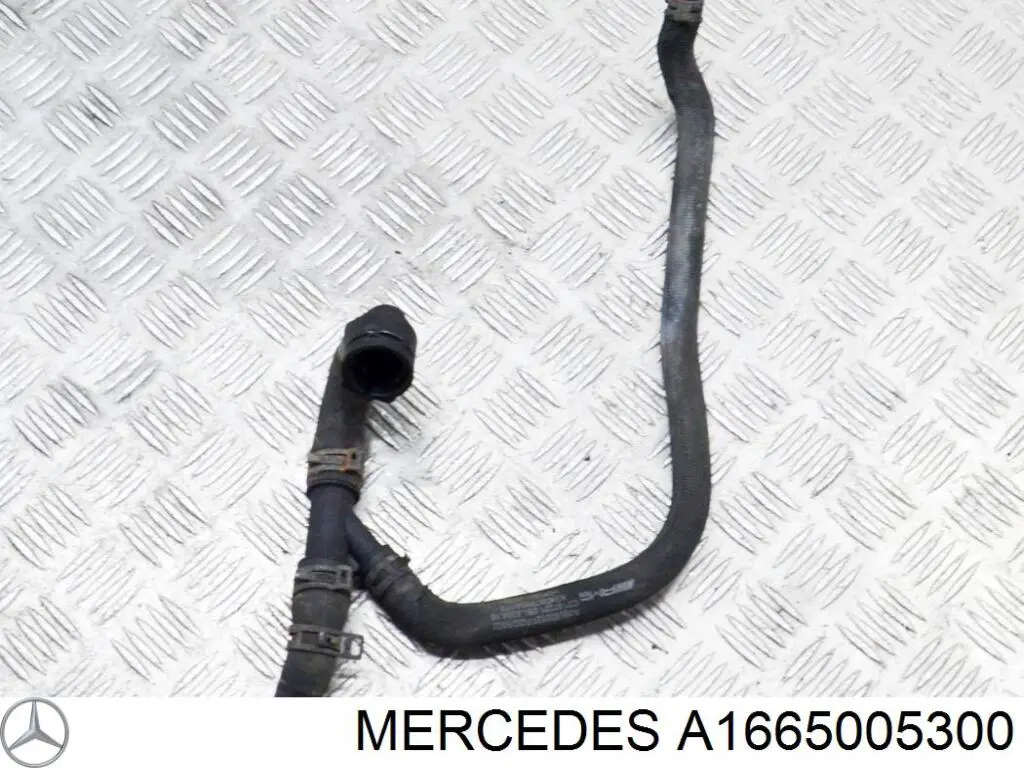 1665000975 Mercedes tubería de radiador arriba