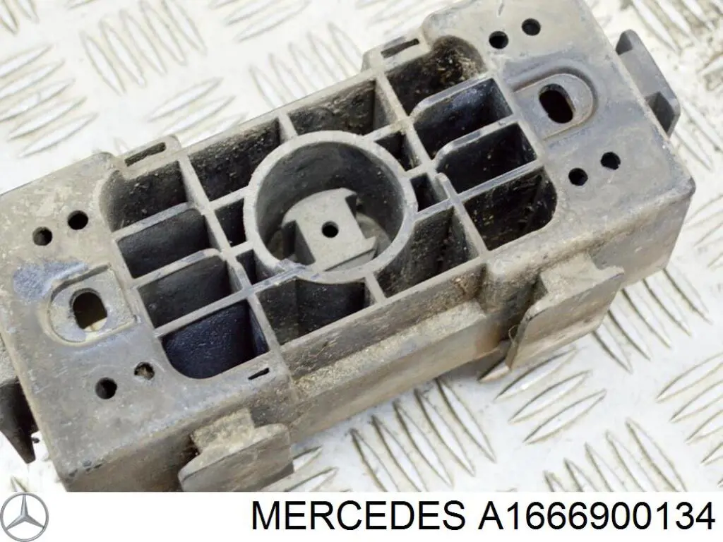 1666900134 Mercedes