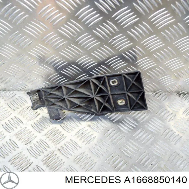 Soporte del parachoques trasero derecho Mercedes A1668850140 precio, desde 31,44 EUR