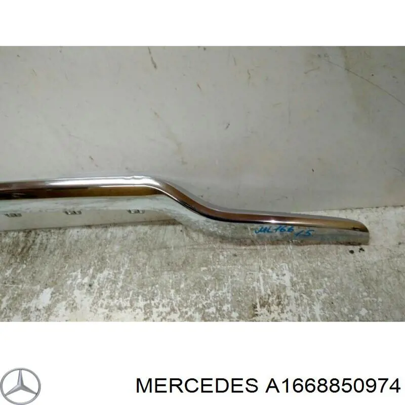 1668850974 Mercedes moldura de parachoques trasero