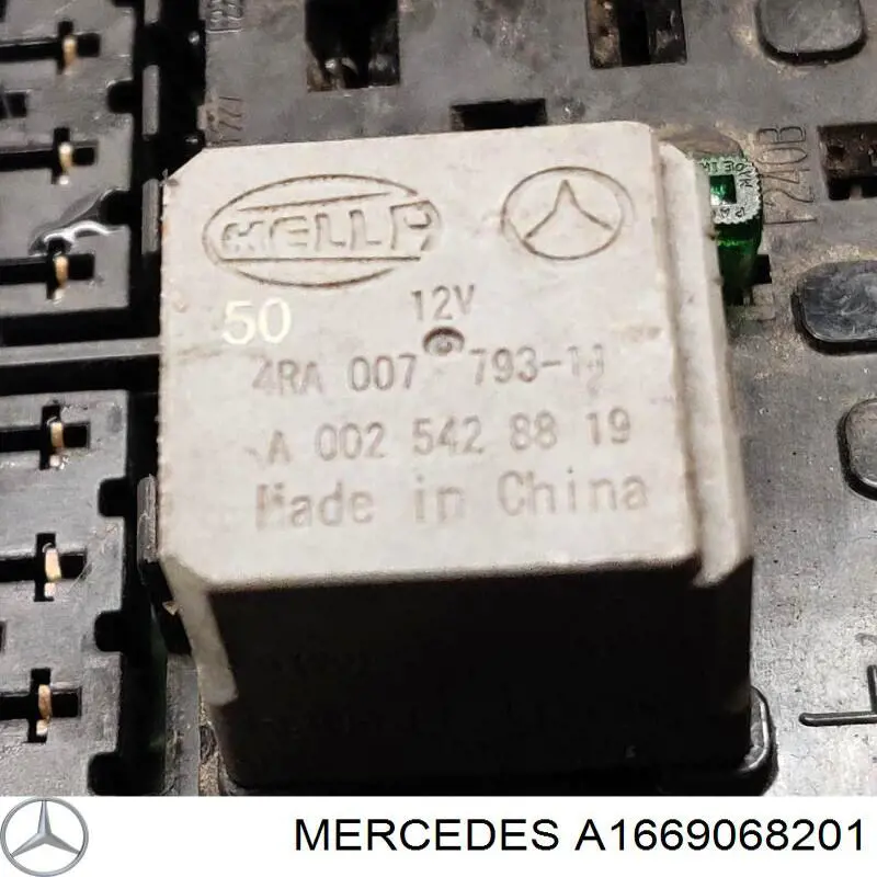 A1669068201 Mercedes Caja de relés y fusibles