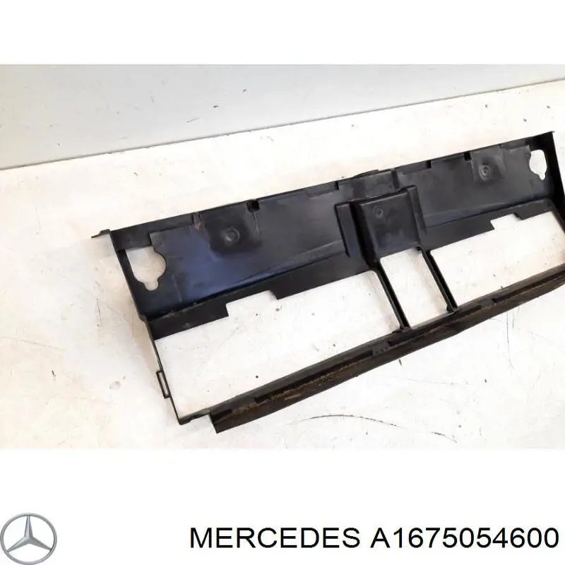 Deflector de aire inferior del radiador A1675054600 Mercedes