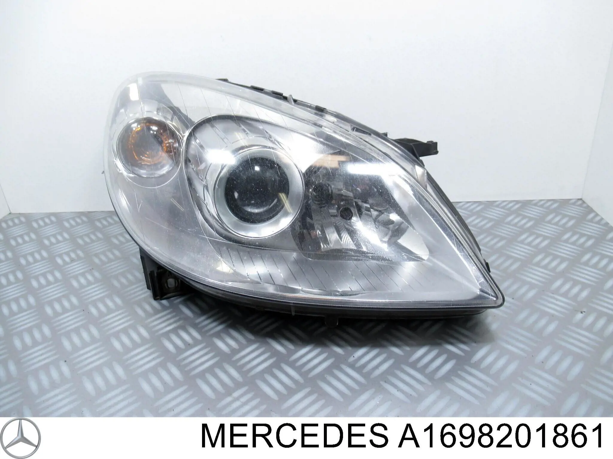 A1698201861 Mercedes faro derecho