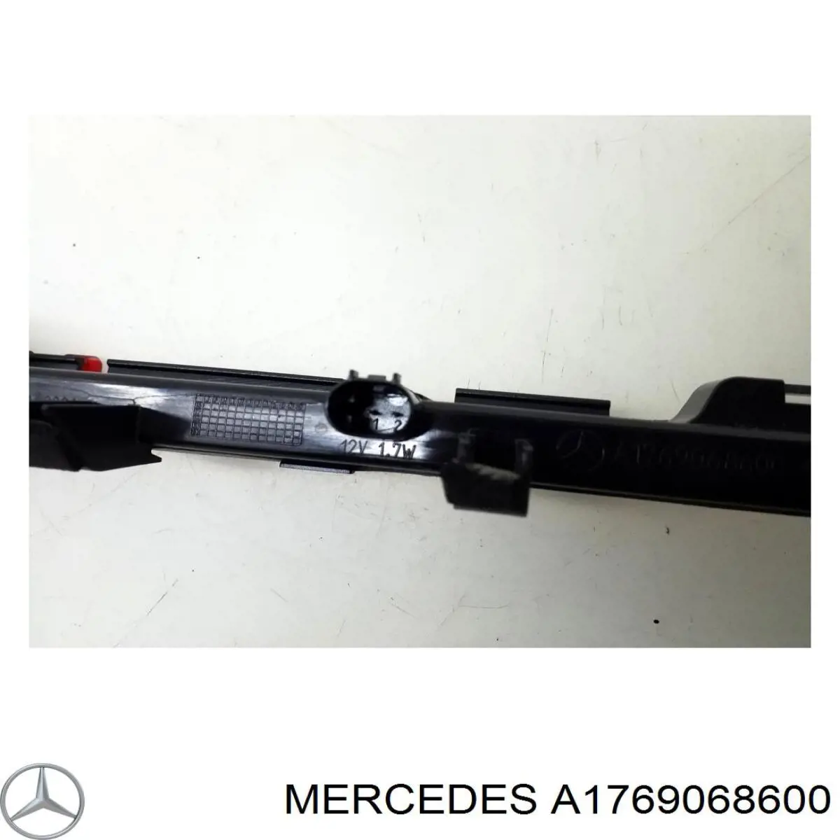 A1769068600 Mercedes Luz central de freno
