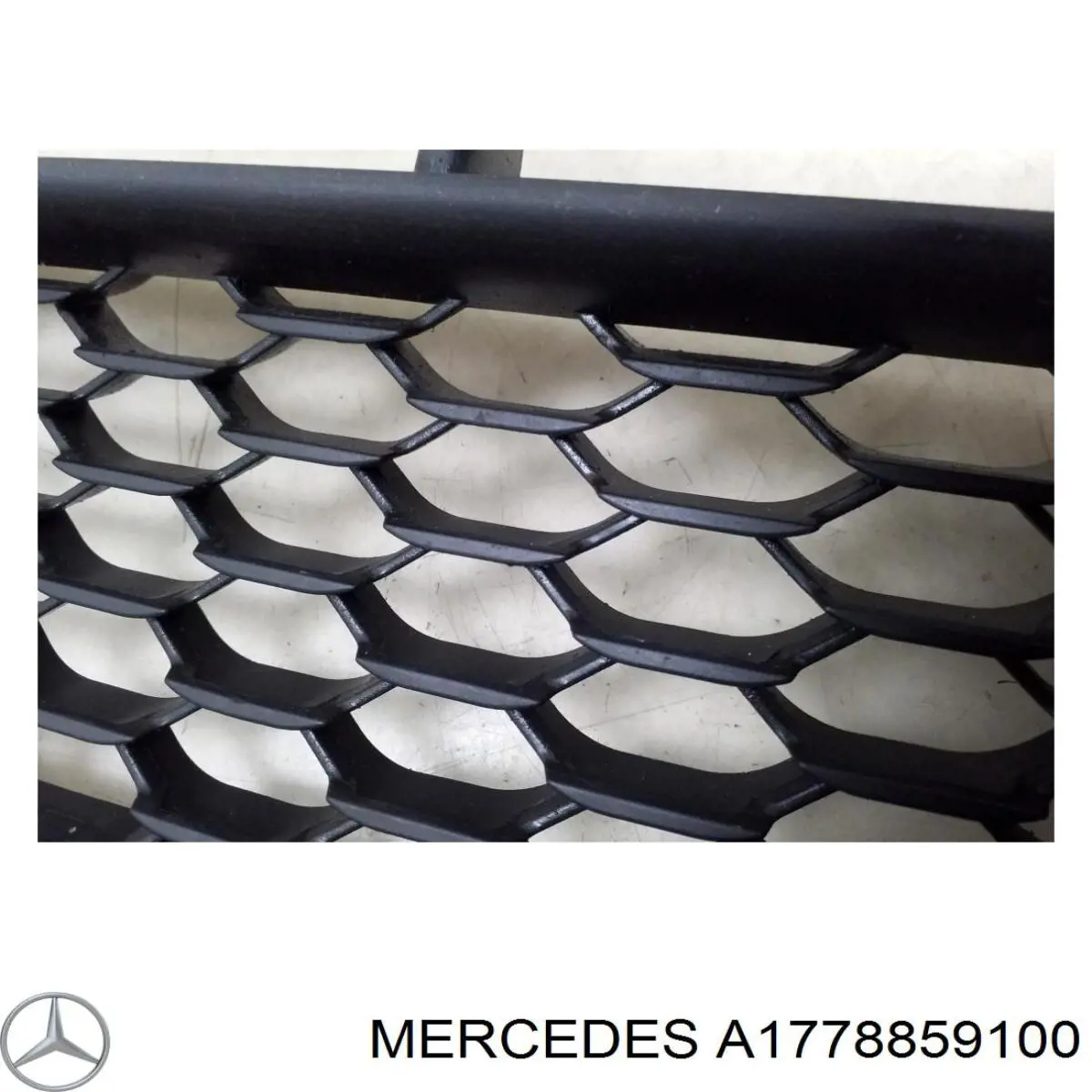 Rejilla de ventilación, paragolpes delantero, central Mercedes A1778859100 precio, desde 63,10 EUR