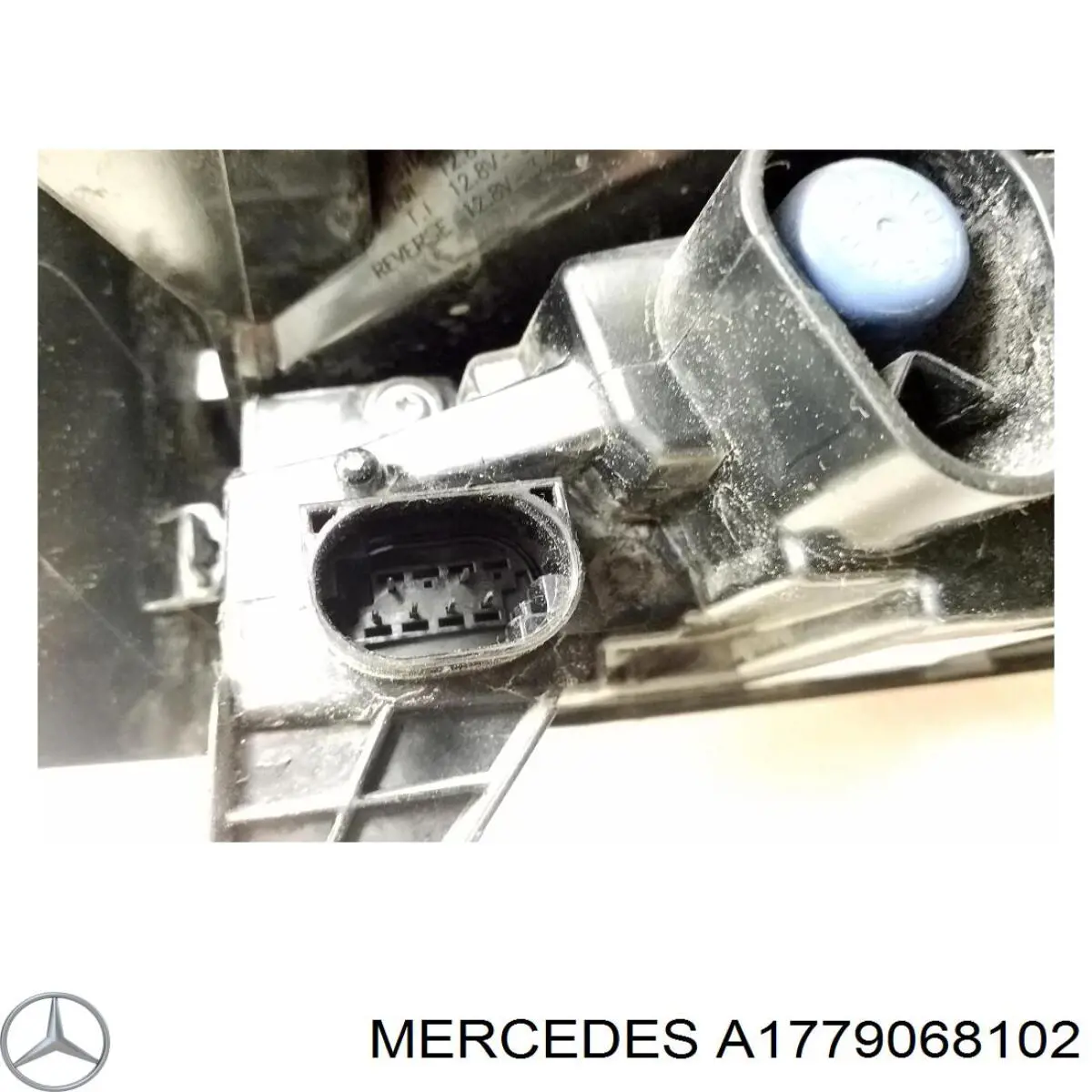 Piloto trasero exterior izquierdo A1779068102 Mercedes