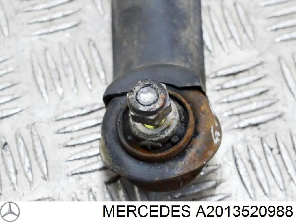Protección inferior trasera del brazo de suspensión A2013520988 Mercedes