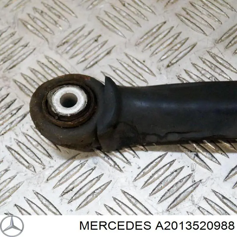 Protección inferior trasera del brazo de suspensión Mercedes A2013520988