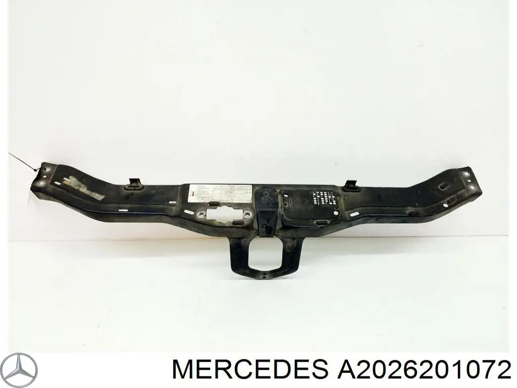 A2026201072 Mercedes Soporte de radiador superior (panel de montaje para foco)