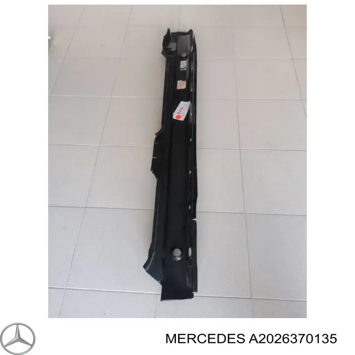 202637013564 Mercedes chapa de acceso izquierda