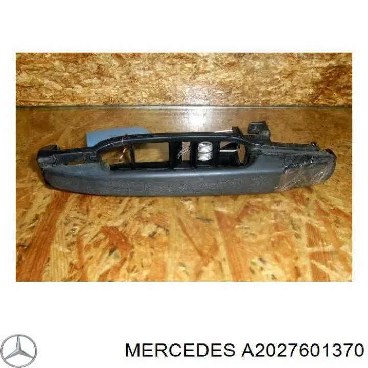 Manija exterior de puerta trasera Mercedes A2027601370 precio, desde 34,85 EUR