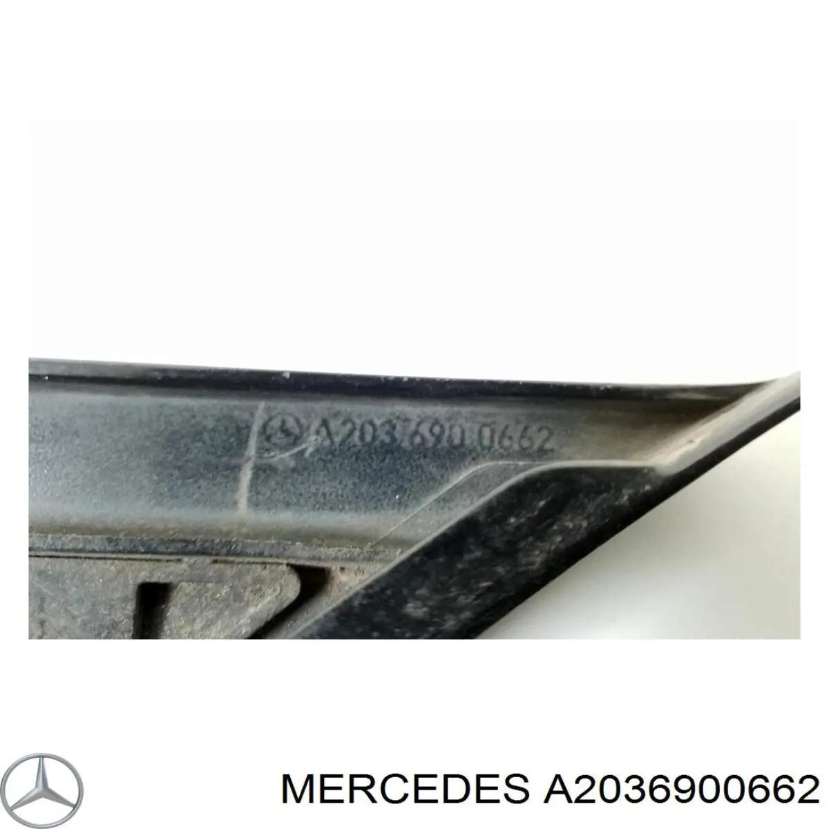 A20369006629999 Mercedes moldura de guardabarro trasero derecho