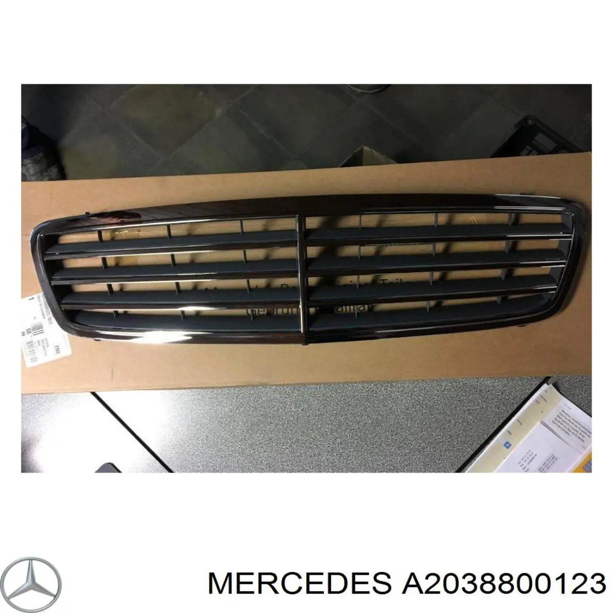 A20388001237D11 Mercedes Calandra