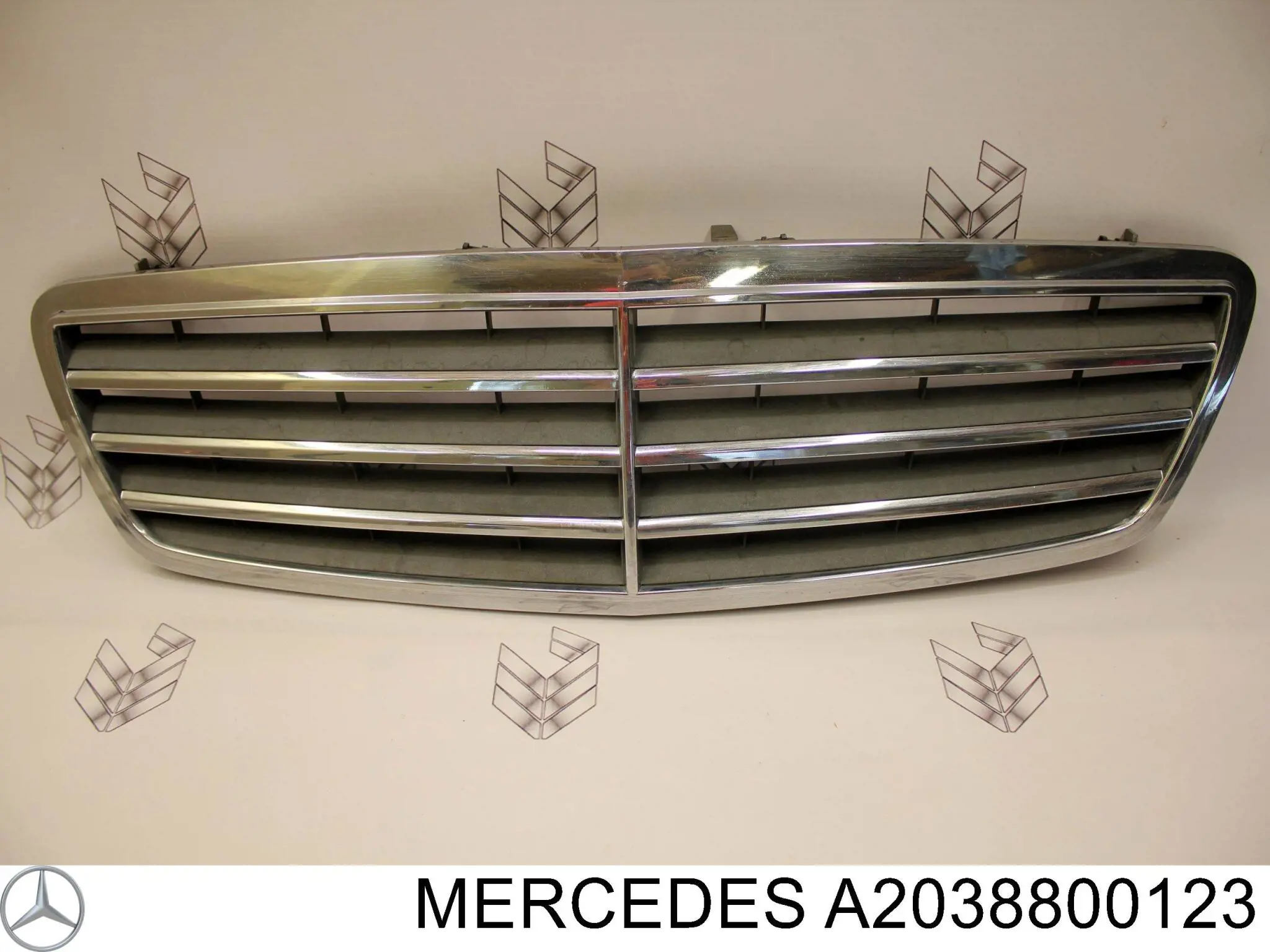 20388001237D11 Mercedes rejilla de radiador