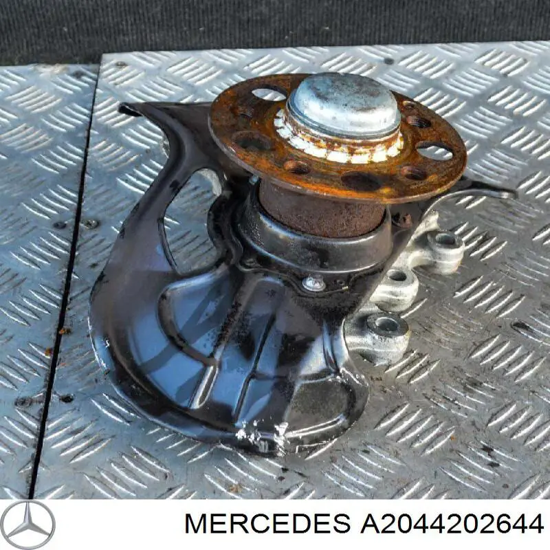 Protector de disco de freno delantero derecho A2044202644 Mercedes
