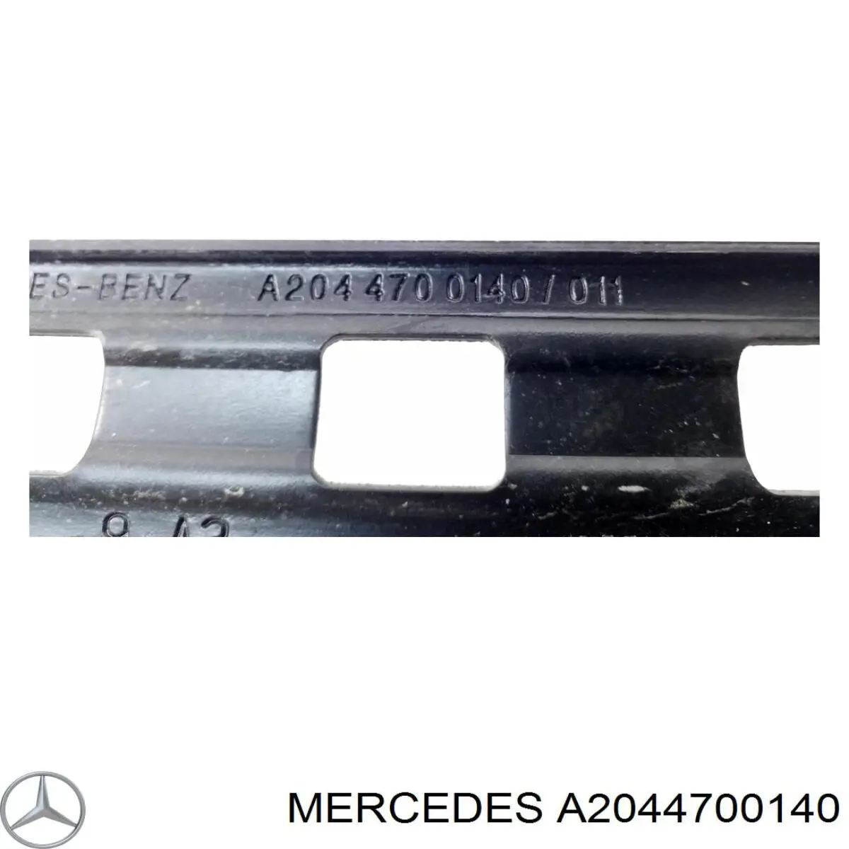 Soporte del tanque de combustible A2044700140 Mercedes