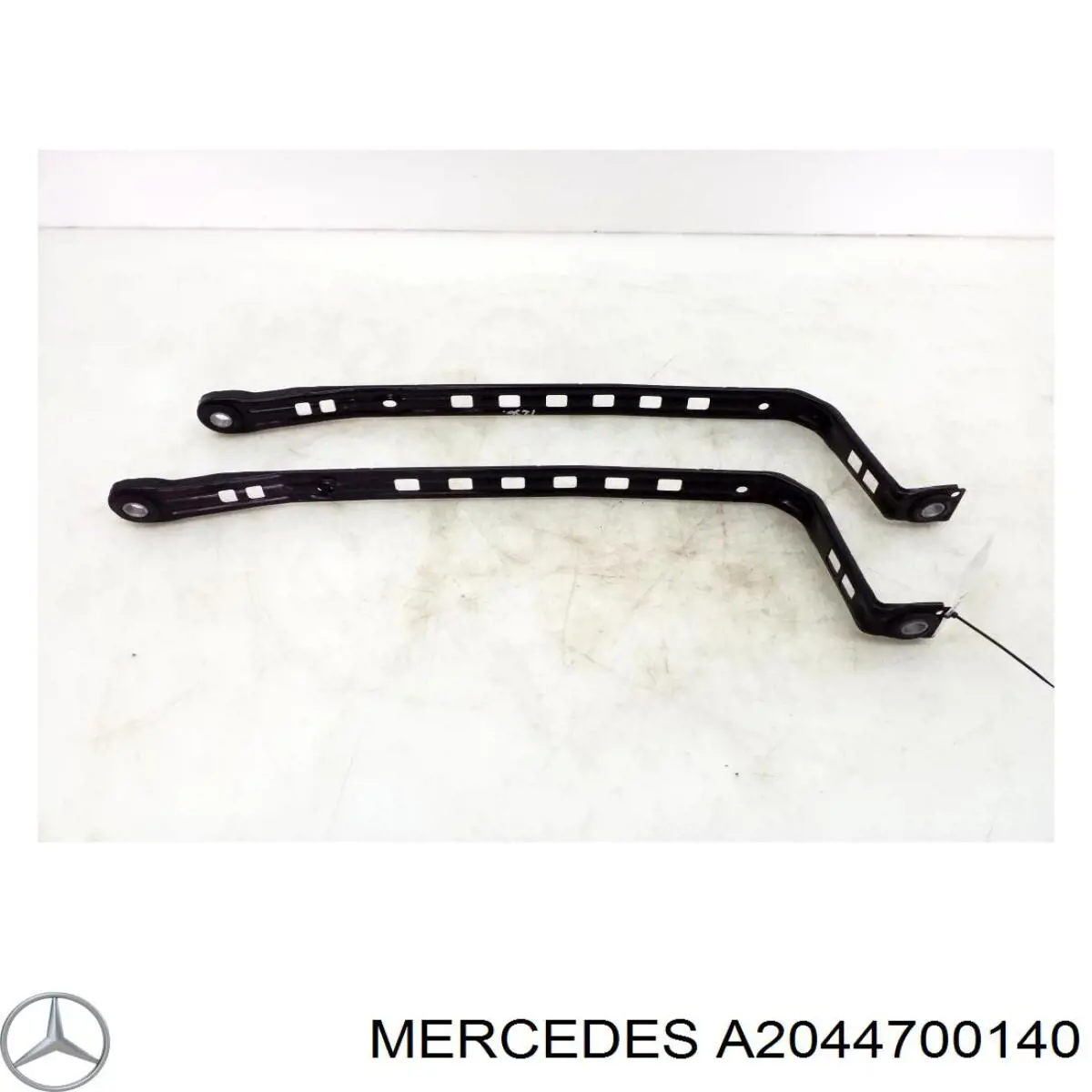 Soporte del tanque de combustible Mercedes A2044700140 precio, desde 33,55 EUR