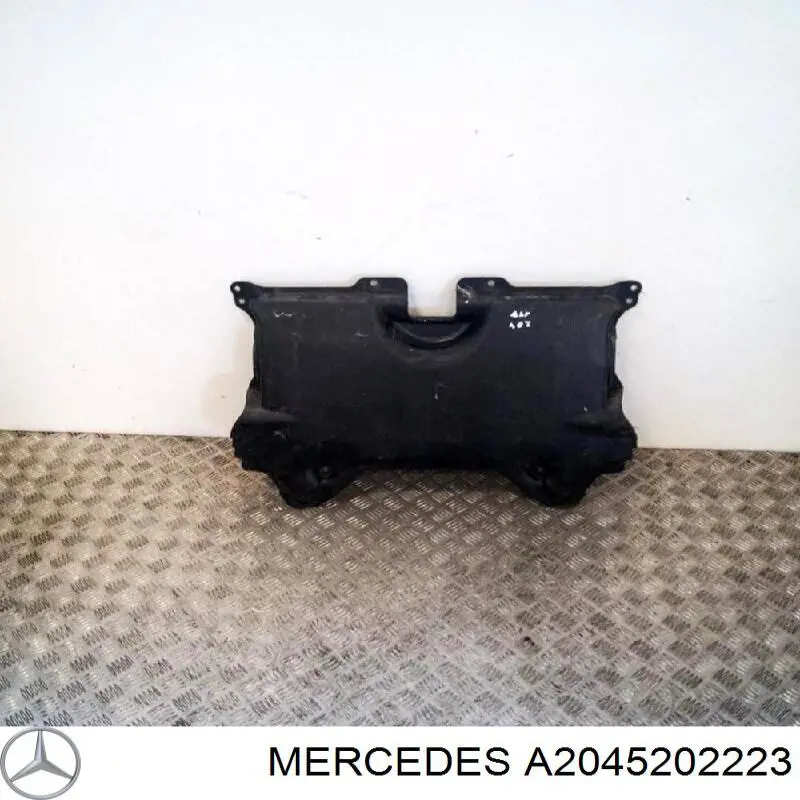 Protección trasera del motor 2045203323 Mercedes