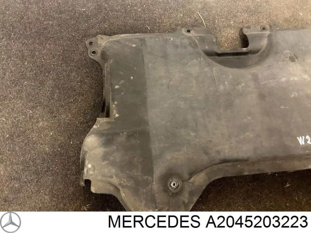 2045203223 Mercedes protección motor / empotramiento