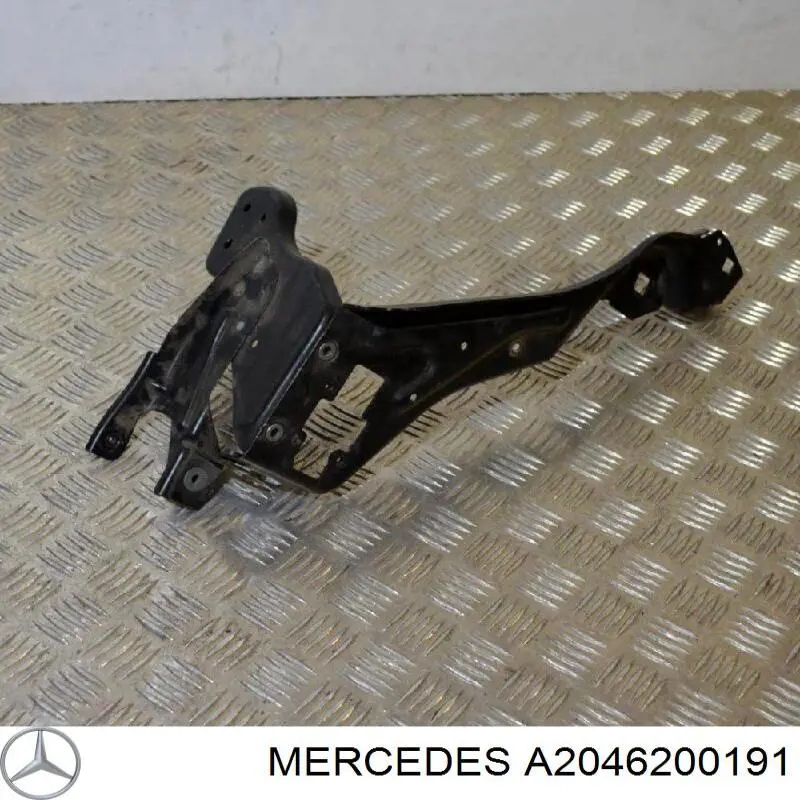 A2046200991 Mercedes soporte de radiador izquierdo (panel de montaje para foco)