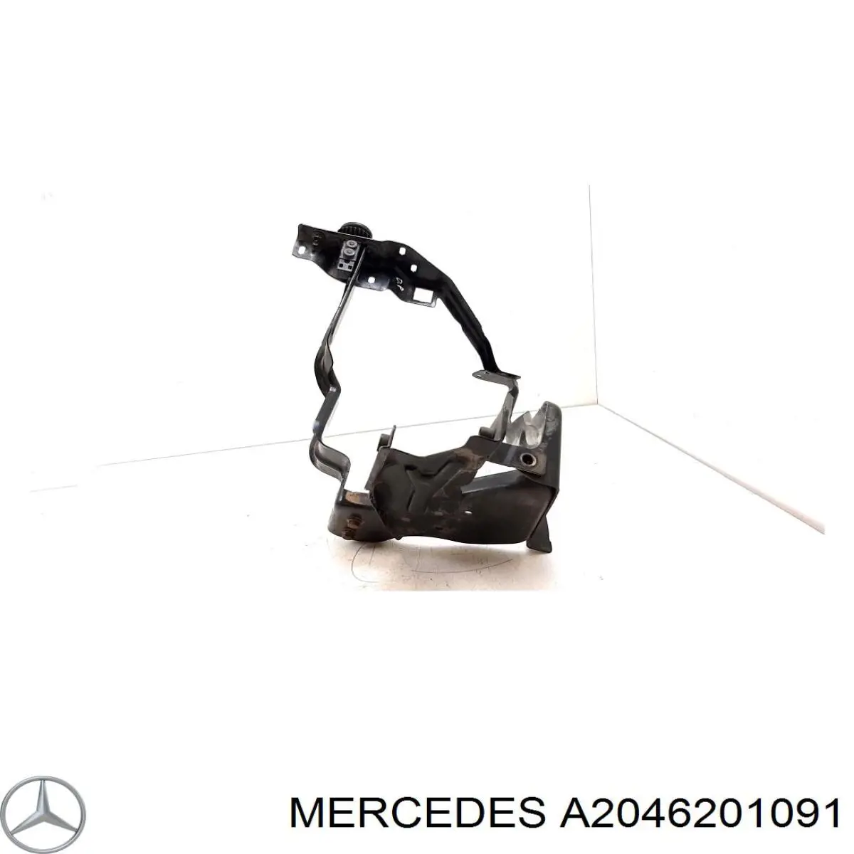 Soporte derecho del radiador (panel de montaje para faros) A2046201091 Mercedes